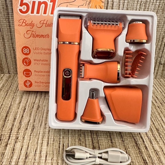 Razor Rechargeable 5 in 1 Trimmer for Women - Picture 3 of 4